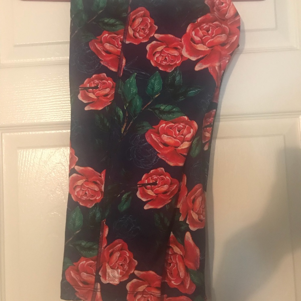 LuLaRoe Jade with roses 🌹
